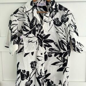 Vintage Hilda Hawaii black white floral shirt button up women’s S men’s M